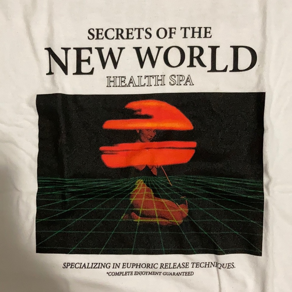 NEW 10 DEEP TEE